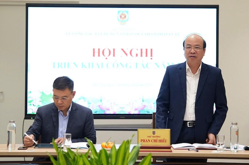 Đôn đốc bảo đảm chất lượng, tiến độ xây dựng ban hành văn bản quy định chi tiết